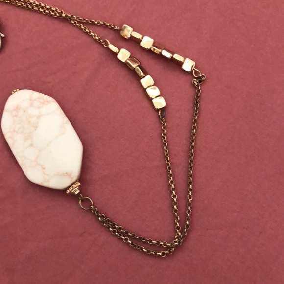Gold necklace with white stone - Picture 2 of 2